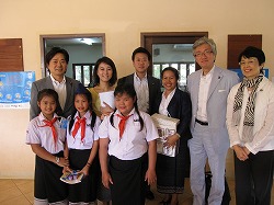 NGO「ラオスのこども」の活動(ビエンチャン)(平成22年12月7~15日)の写真 クリックすると拡大写真がご覧いただけます