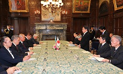 ウズベキスタン共和国大統領一行参議院訪問(平成23年2月10日)の写真その1 クリックすると拡大写真がご覧いただけます