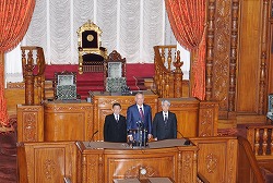 ウズベキスタン共和国大統領一行参議院訪問(平成23年2月10日)の写真その2 クリックすると拡大写真がご覧いただけます