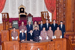 ブータン王国上院議長一行参議院訪問(平成23年9月26日)の写真その2 クリックすると拡大写真がご覧いただけます