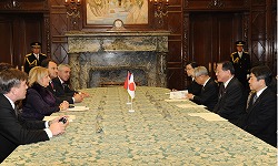 セルビア共和国議会議長一行参議院訪問(平成23年11月28日)の写真その1 クリックすると拡大写真がご覧いただけます