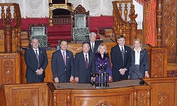 セルビア共和国議会議長一行参議院訪問(平成23年11月28日)の写真その2 クリックすると拡大写真がご覧いただけます