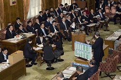 決算委員会締めくくり総括質疑(平成23年12月7日)の写真 クリックすると拡大写真がご覧いただけます