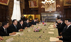 モンゴル国国家大会議議長一行参議院訪問(平成23年12月12日)の写真その1 クリックすると拡大写真がご覧いただけます