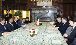 ミャンマー連邦共和国民族代表院議長一行参議院訪問(議長応接室)の写真 クリックすると拡大写真がご覧いただけます