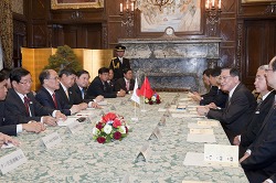 ベトナム社会主義共和国国会議長一行参議院訪問(議長表敬)の写真 クリックすると拡大写真がご覧いただけます
