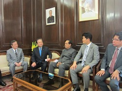 ミーナ財務担当国務大臣との会談(デリー)(平成25年3月7日~12日)の写真 クリックすると拡大写真がご覧いただけます