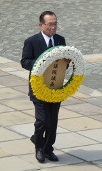 長崎原爆犠牲者慰霊平和祈念式典に参議院議長が参列(平成25年8月9日)の写真 クリックすると拡大写真がご覧いただけます