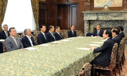 参議院各会派代表者懇談会及び選挙制度の改革に関する検討会(第1回)(平成25年9月12日)の写真 クリックすると拡大写真がご覧いただけます