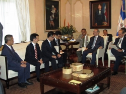 メディーナ大統領との会談(ドミニカ共和国)(平成26年8月23日~9月1日)の写真 クリックすると拡大写真がご覧いただけます
