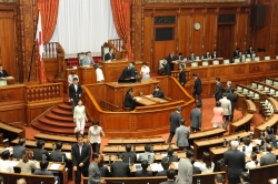 選挙制度改革に関連する2法律案の参議院本会議における審議(平成27年7月24日)の写真 クリックすると拡大写真がご覧いただけます