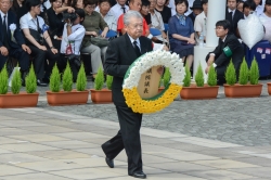長崎原爆犠牲者慰霊平和祈念式典に参議院議長が参列(平成28年8月9日)の写真 クリックすると拡大写真がご覧いただけます