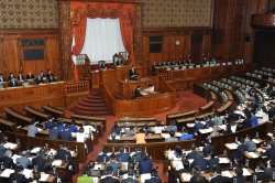 TPP協定及びTPP協定整備法の参議院本会議における趣旨説明及び質疑(平成28年11月11日)の写真 クリックすると拡大写真がご覧いただけます