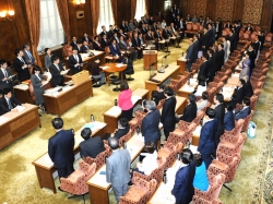 予算委員会採決(平成29年1月31日)の写真 クリックすると拡大写真がご覧いただけます