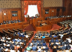 本会議採決(平成29年1月31日)の写真 クリックすると拡大写真がご覧いただけます