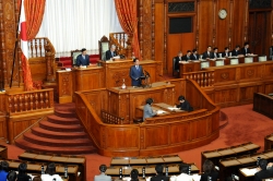 所得税法改正案の参議院本会議における趣旨説明及び質疑(平成29年3月8日)の写真 クリックすると拡大写真がご覧いただけます
