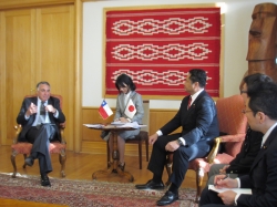 リベロス外務次官との意見交換(チリ)(南アフリカ)(平成29年2月20日~3月2日)の写真 クリックすると拡大写真がご覧いただけます