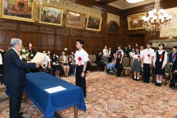 参議院70周年記念論文表彰式(平成29年7月30日)の写真 クリックすると拡大写真がご覧いただけます