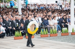 長崎原爆犠牲者慰霊平和祈念式典に参議院副議長が参列(平成29年8月10日)の写真 クリックすると拡大写真がご覧いただけます