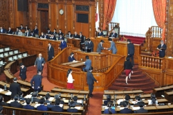 総予算3案本会議採決(平成30年3月28日)の写真 クリックすると拡大写真がご覧いただけます