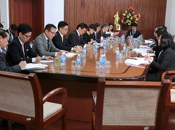 ズン財政大臣との意見交換(ベトナム)(平成31年1月6日~1月12日)の写真 クリックすると拡大写真がご覧いただけます