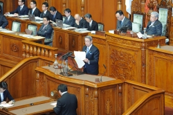 参議院本会議における平成三十一年度地方財政計画の報告及び地方税4法案の趣旨説明並びに質疑(平成31年3月13日)の写真 クリックすると拡大写真がご覧いただけます