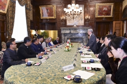 ハリワンシュ・インド上院副議長一行参議院訪問(平成31年3月19日)、懇談の写真 クリックすると拡大写真がご覧いただけます