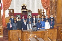 ハリワンシュ・インド上院副議長一行参議院訪問(平成31年3月19日)、議場での記念写真 クリックすると拡大写真がご覧いただけます