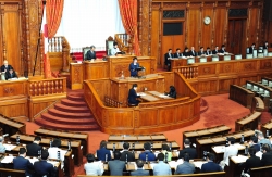 参議院本会議における令和二年度地方財政計画の報告及び地方税法改正案等の趣旨説明並びに質疑(令和2年3月11日)クリックすると拡大写真がご覧いただけます