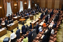 令和5年度補正予算議決(令和5年11月29日)(その1)の写真 クリックすると拡大写真がご覧いただけます