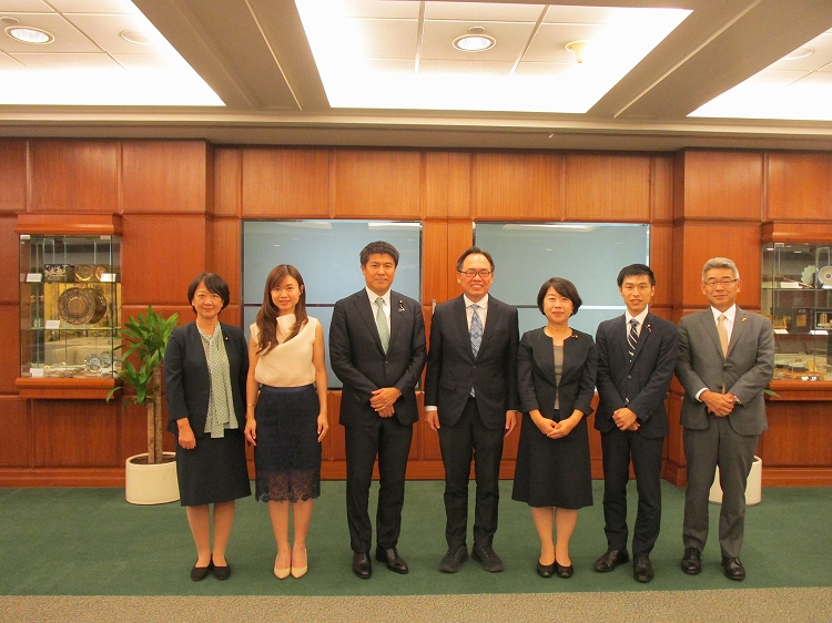 シンガポール国会議員との意見交換(シンガポール)の写真 クリックすると拡大写真がご覧いただけます