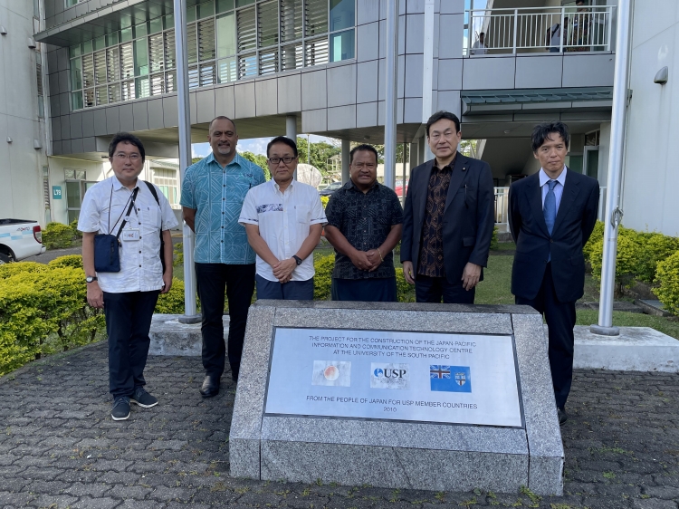 南太平洋大学視察の写真 クリックすると拡大写真がご覧いただけます