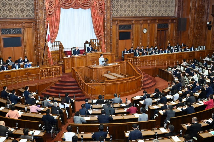 参議院代表質問(2日目)(令和7年11月6日) クリックすると拡大写真がご覧いただけます