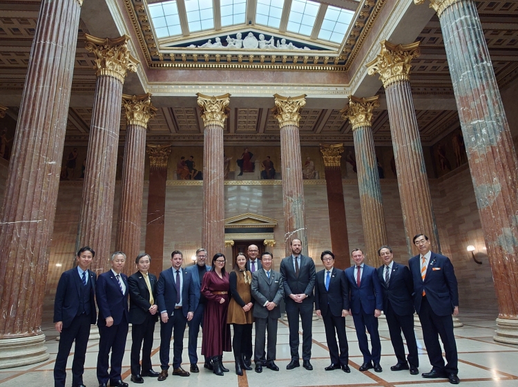 オーストリア・日本友好議員連盟との意見交換(オーストリア)の写真 クリックすると拡大写真がご覧いただけます