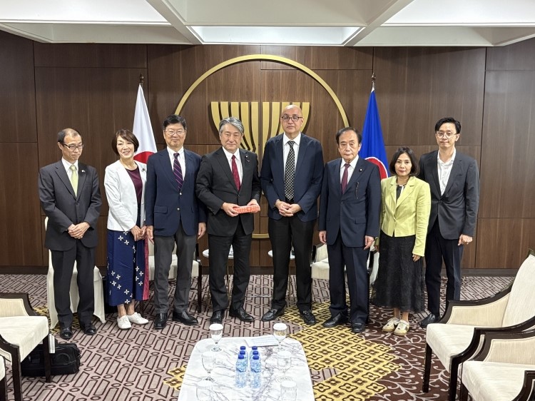 シンASEAN事務局次長との意見交換(インドネシア)の写真 クリックすると拡大写真がご覧いただけます