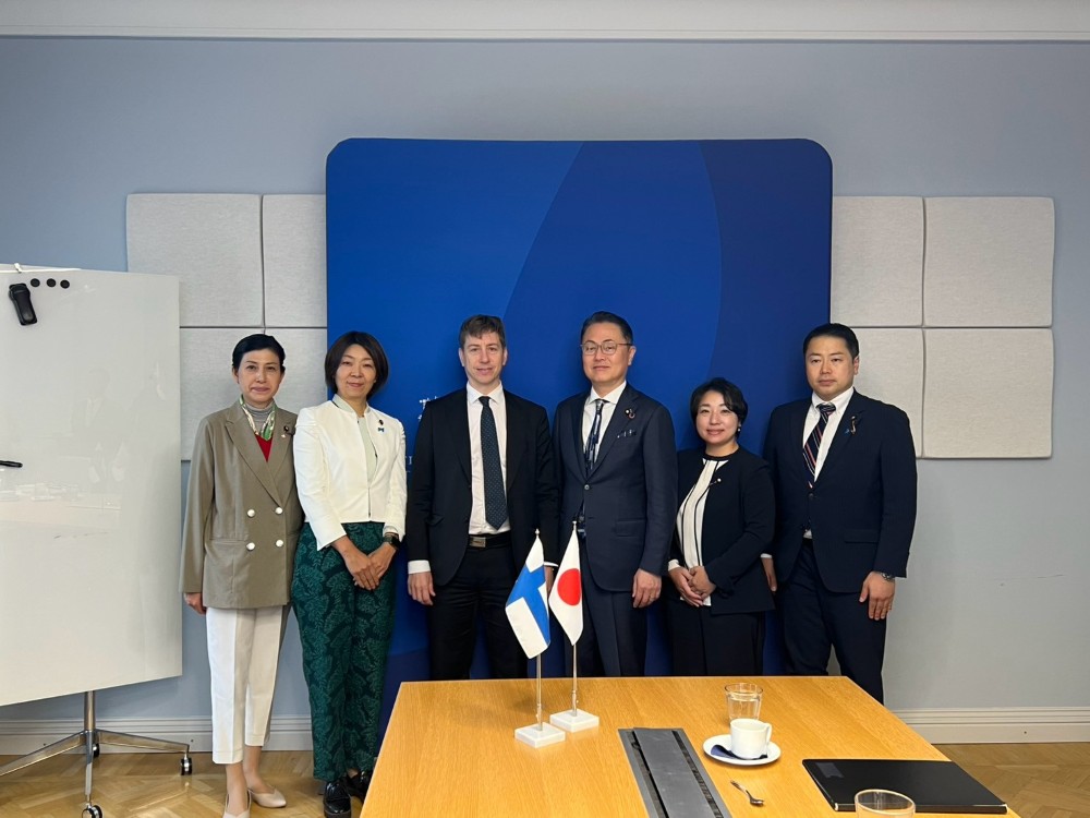 プイスト経済大臣との会談(フィンランド)の写真 クリックすると拡大写真がご覧いただけます