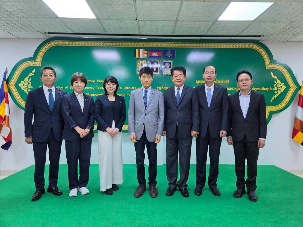 ルー・シハヌークビル港湾公社総裁との意見交換・視察(カンボジア)の写真 クリックすると拡大写真がご覧いただけます