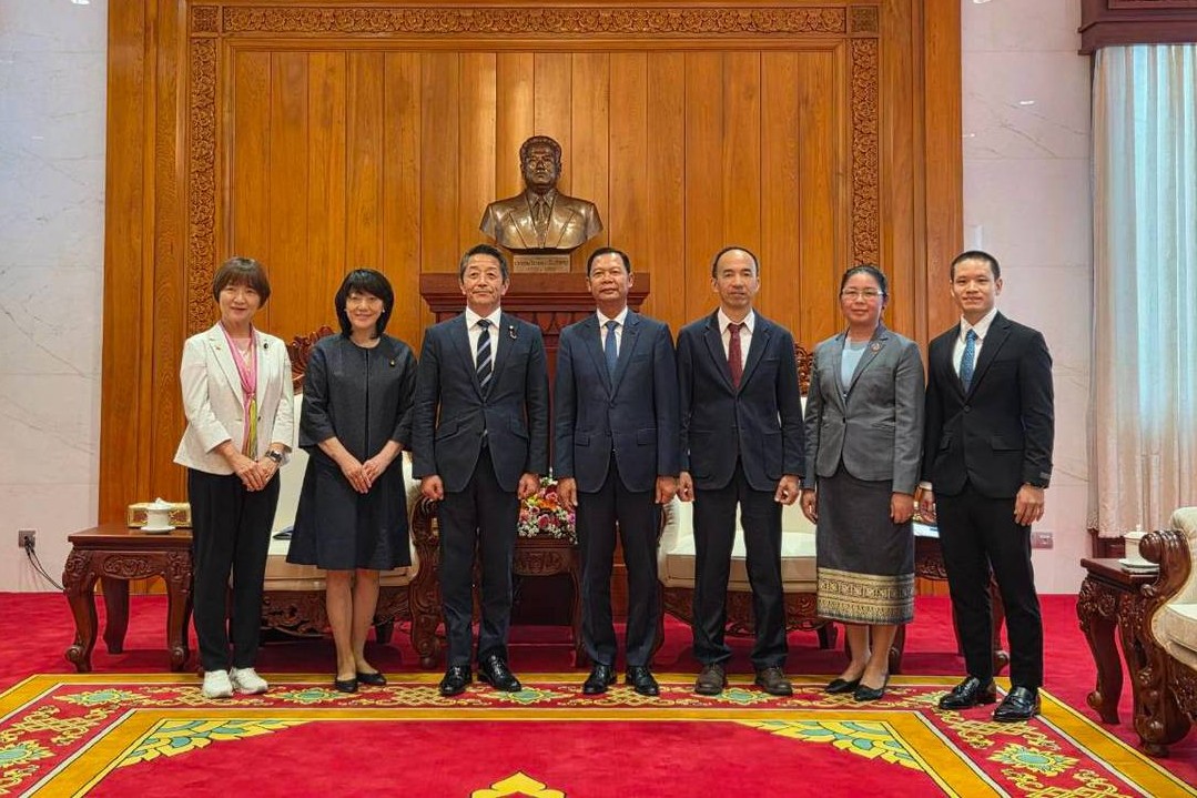 ポーサイ・カイカムピトゥーン国民議会外務委員長との意見交換(ラオス)の写真 クリックすると拡大写真がご覧いただけます